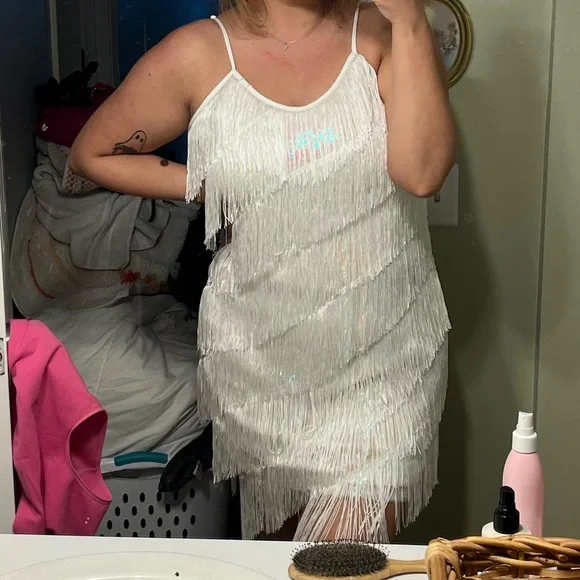 BNWOT - White Sequin Fringe Dress - Size 12/14 - Picture 4 of 5
